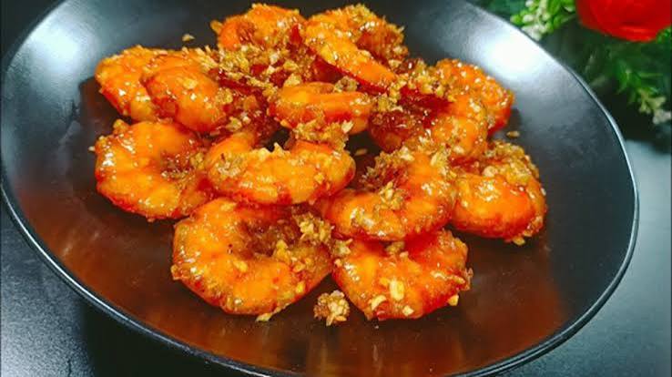 Tôm thẻ rang tỏi